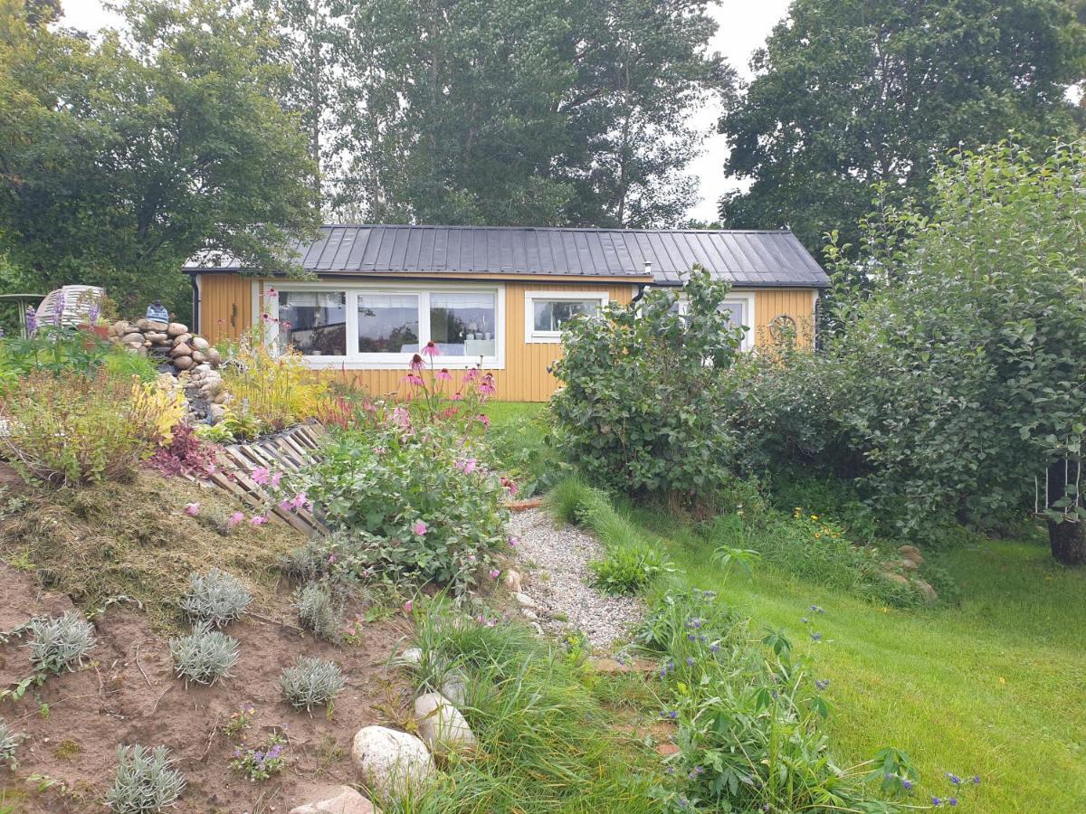 Tanten i Tumbo Hus på landet med utsikt Kvicksund Exteriör bild