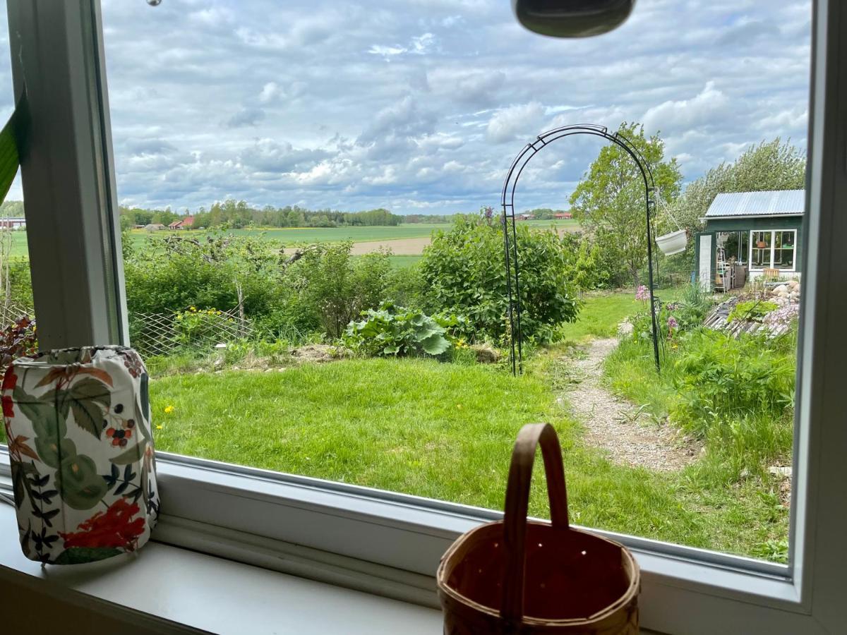 Tanten i Tumbo Hus på landet med utsikt Kvicksund Exteriör bild