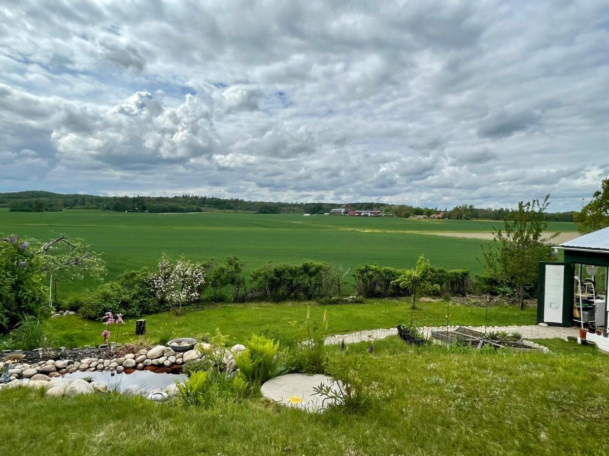 Tanten i Tumbo Hus på landet med utsikt Kvicksund Exteriör bild