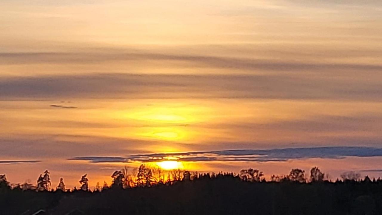Tanten i Tumbo Hus på landet med utsikt Kvicksund Exteriör bild